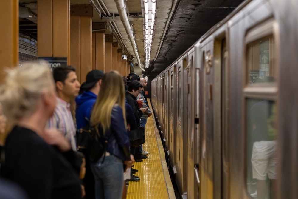 The idea to fine those who lock the metro doors in New York