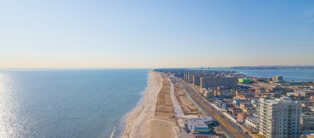A New York reopens the largest beach of all