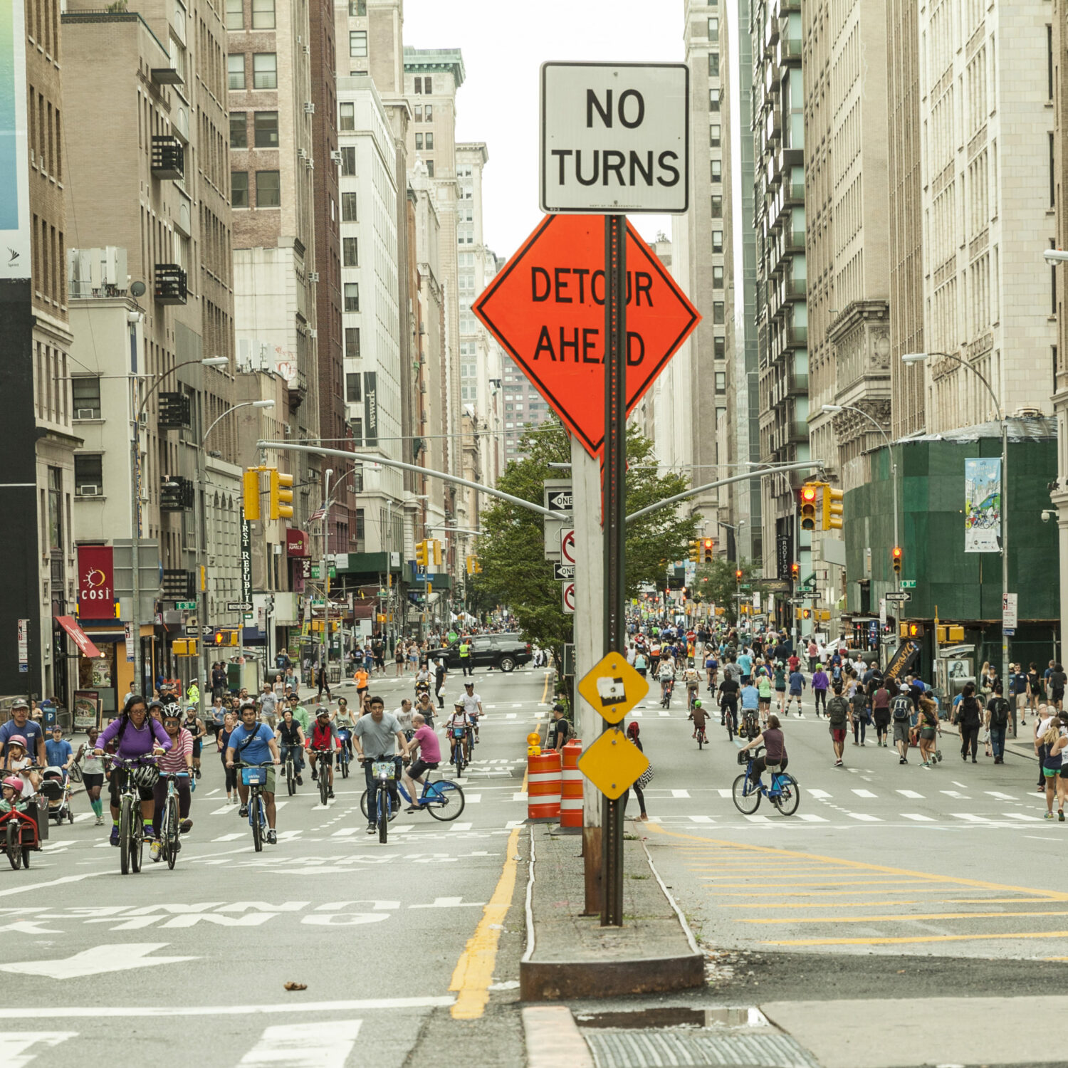 In Ferragosto Manhattan you walk from the Brooklyn Bridge to Inwood