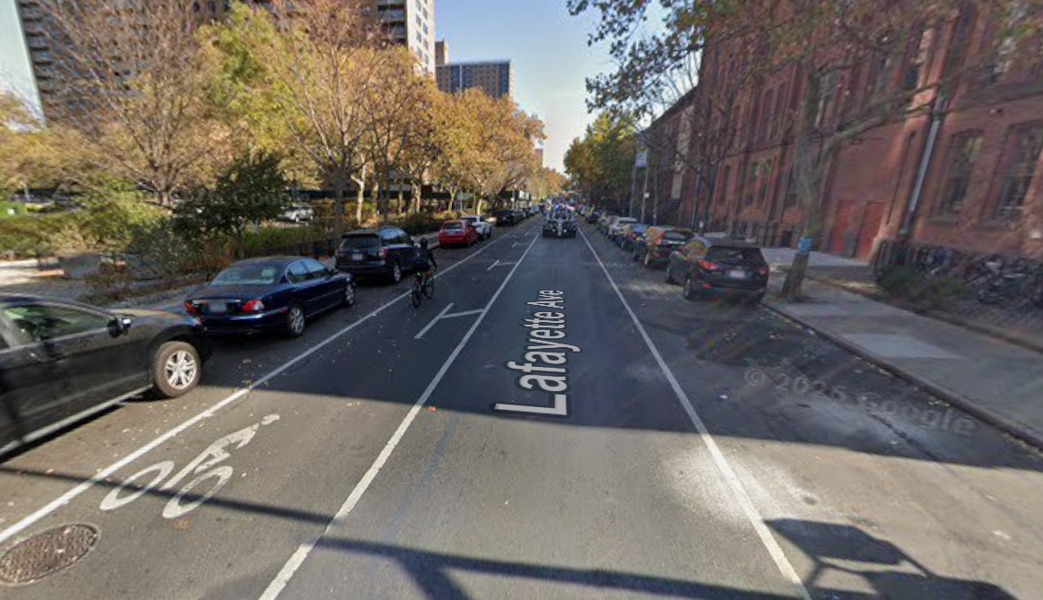 In Brooklyn there is no longer “Crashland”: after three years the cycle track remained halfway