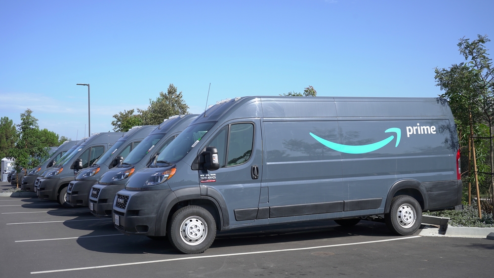 New York could force Amazon to hire its couriers